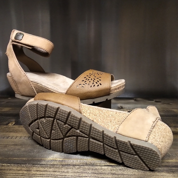 Earth shoes - Picture 3 of 3